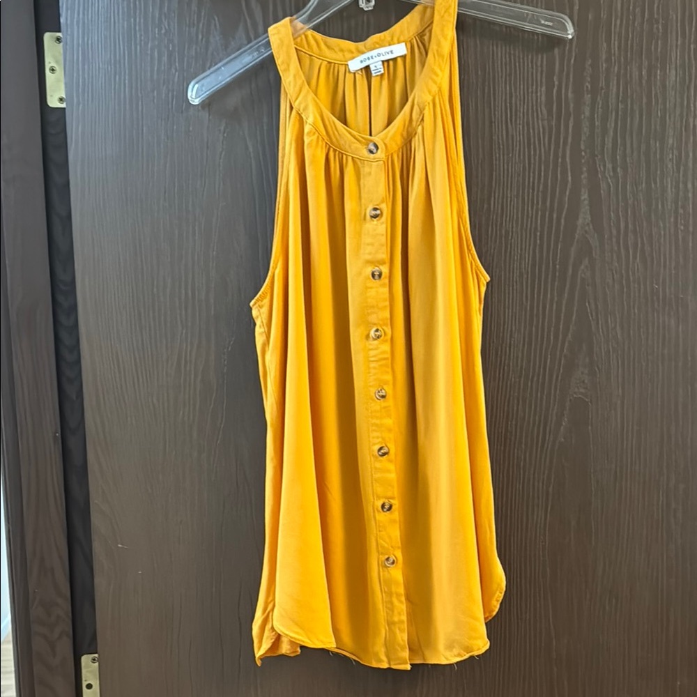 Rose+Olive Gold Buttoned Sleeveless Tank Top